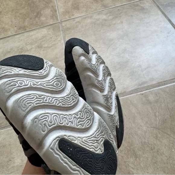 Nike Kids Black and White Sneakers - Picture 3 of 3